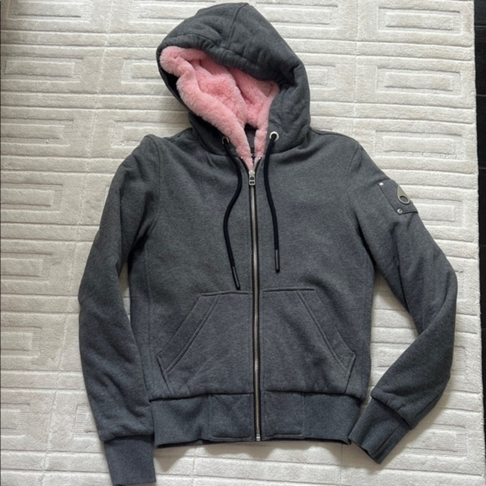 NWOT Moose Knuckles Gray Jacket with Pink faux fur Lining size XS